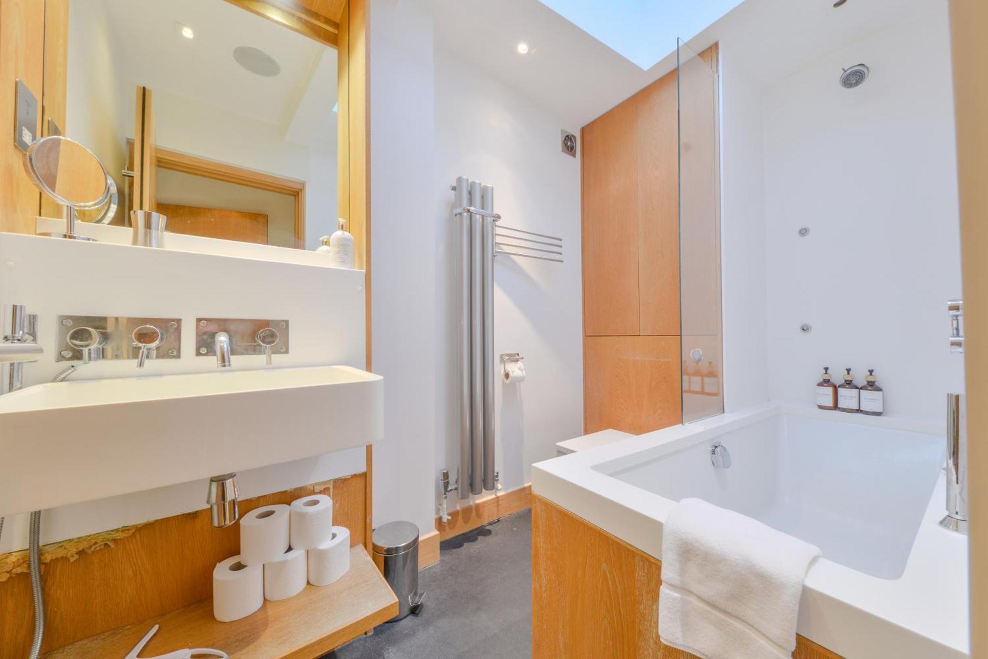 Central Two Bedroom Apartments St Albans By Central Stays Short Lets & Serviced Accommodation With Free Parking Esterno foto
